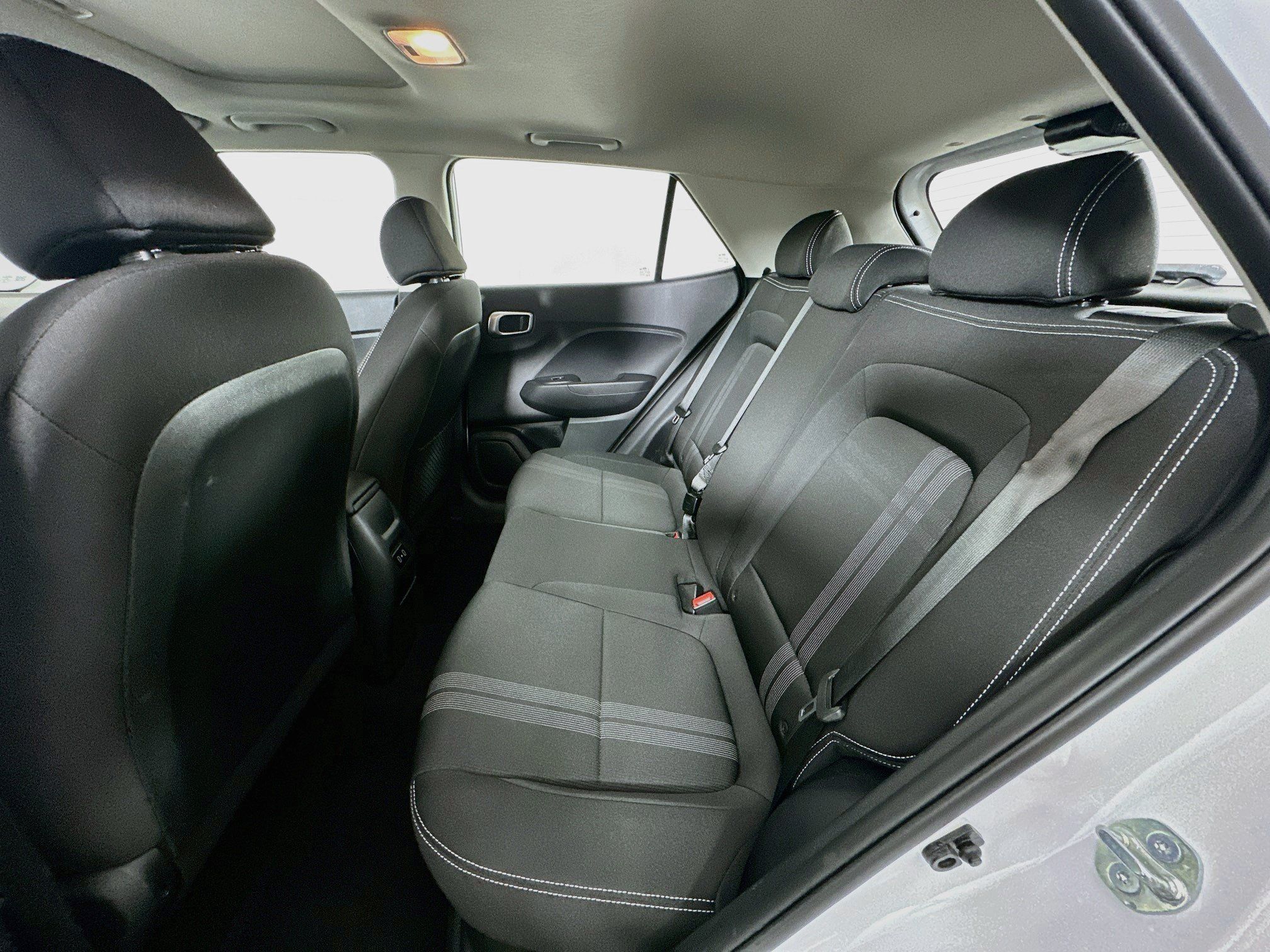 Used 2025 Hyundai Venue SEL FWD image 27