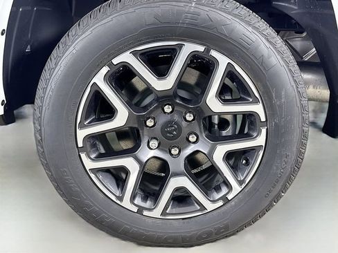 New 2026 RAM 1500 Laramie AWD/4WD image 31