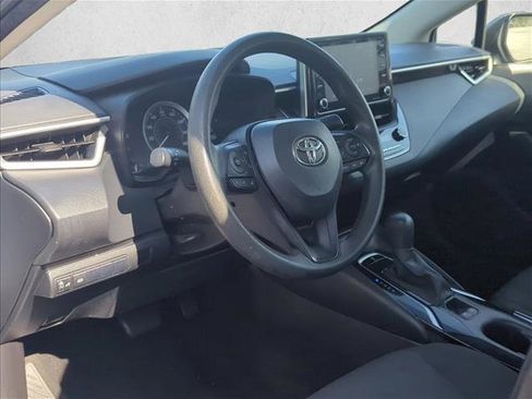 Used 2021 Toyota Corolla LE image 9