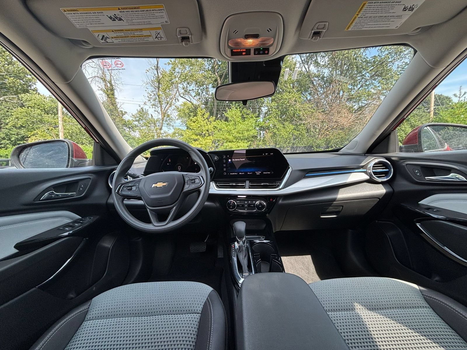 Used 2025 Chevrolet Trax LT FWD image 31