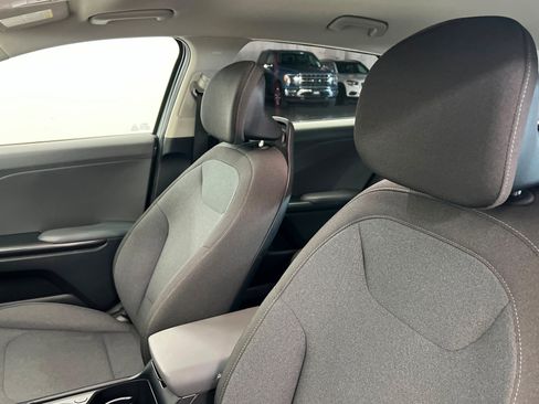 Used 2025 Kia K4 LXS image 17
