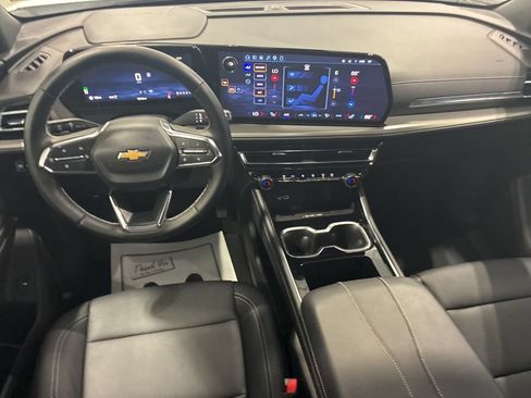 Used 2026 Chevrolet Traverse LT AWD/4WD image 38