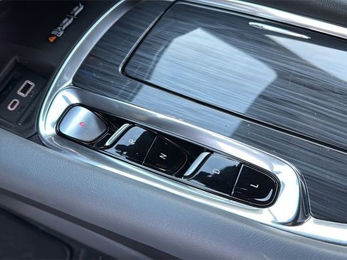 Used 2022 Buick Enclave Essence w/ Sport Touring Edition image 27