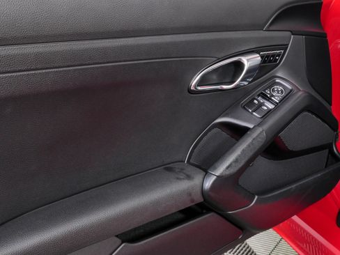 Used 2018 Porsche 718 Cayman RWD image 6