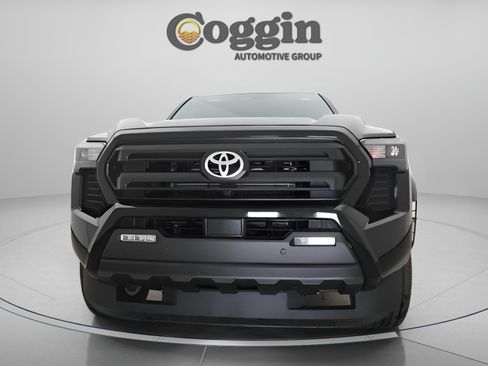 Used 2025 Toyota Tacoma SR5 AWD/4WD image 30