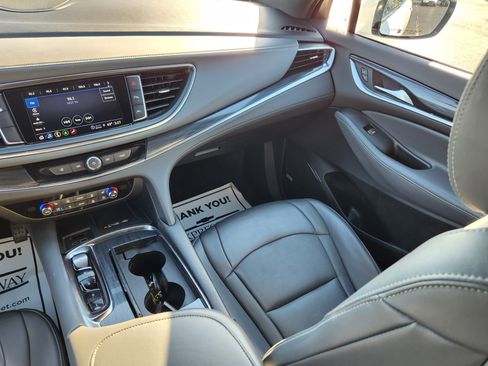 Used 2024 Buick Enclave Premium image 17