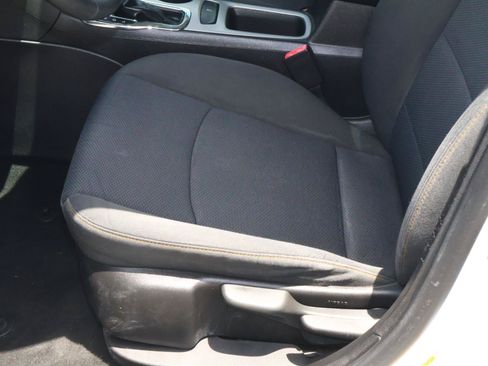 Used 2018 Chevrolet Cruze LS FWD image 12