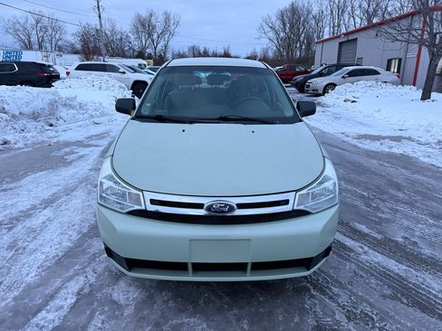 Used 2011 Ford Focus SE image 2