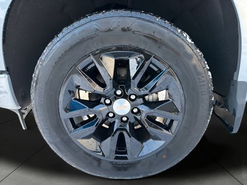 Used 2024 Chevrolet Silverado 1500 LT image 12