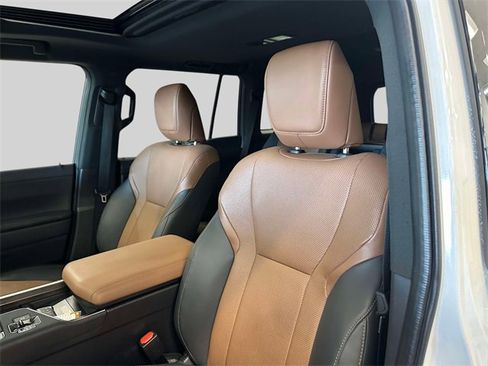 Used 2024 Lexus GX 550 image 19