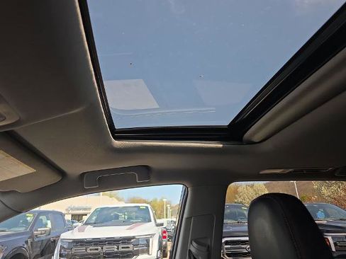 Used 2019 Toyota Highlander SE AWD/4WD image 30
