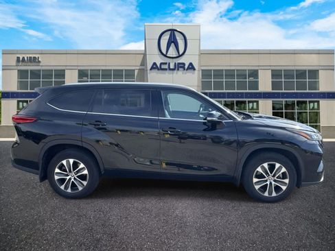 Used 2022 Toyota Highlander XLE AWD/4WD image 6