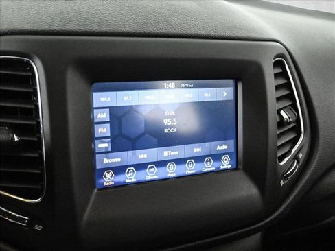 Used 2019 Jeep Compass Latitude AWD/4WD image 13