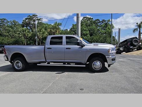 Used 2024 RAM 3500 Tradesman w/ Chrome Appearance Group AWD/4WD image 34