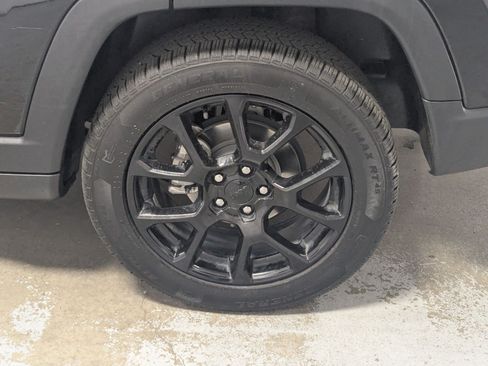Used 2023 Jeep Compass Latitude AWD/4WD image 25