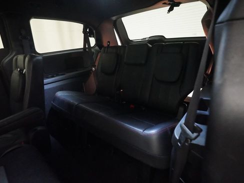 Used 2018 Dodge Grand Caravan GT FWD image 17