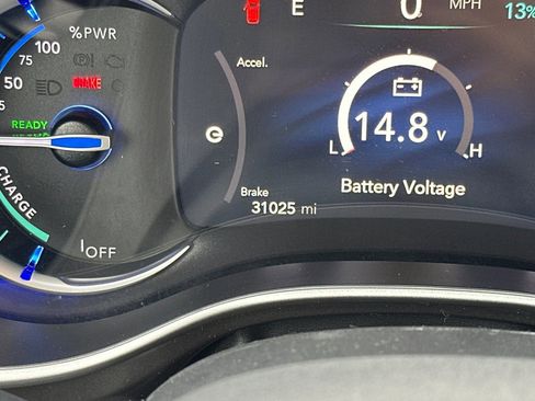 Used 2024 Chrysler Pacifica Select image 26