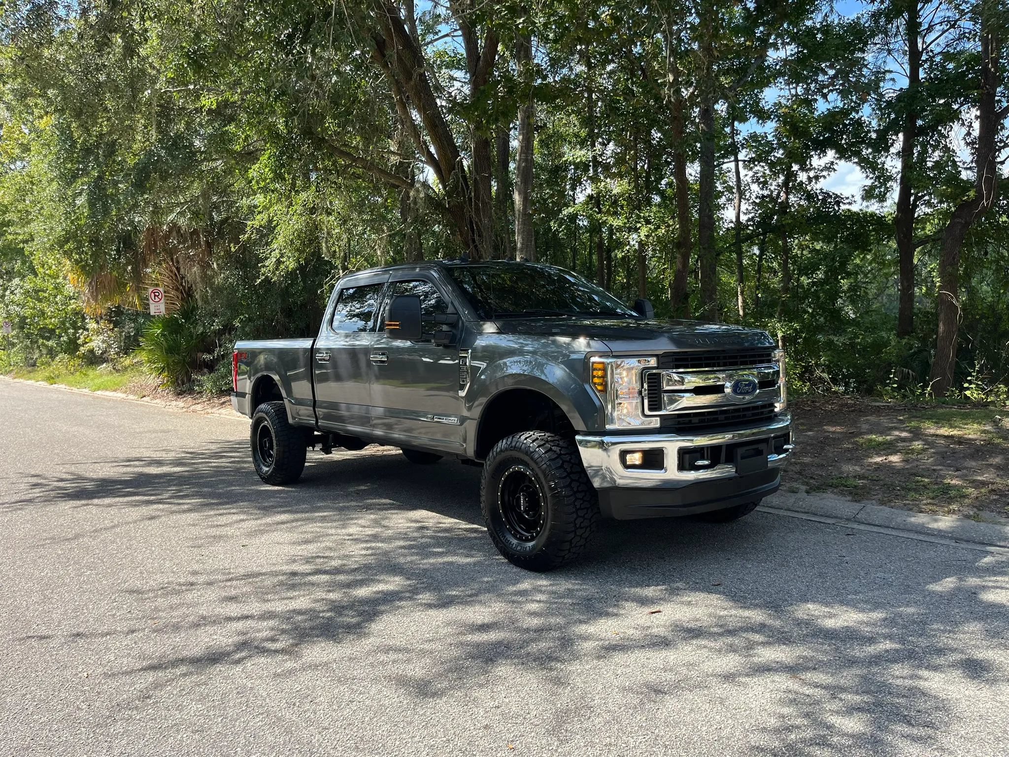 Used 2019 Ford F350 XLT w/ XLT Premium Package AWD/4WD image 3