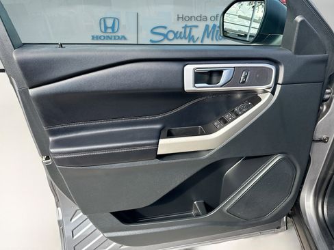 Used 2021 Ford Explorer XLT image 19