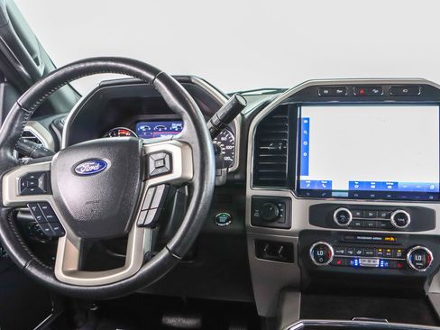 Used 2022 Ford F250 Lariat w/ Black Appearance Pkg image 18