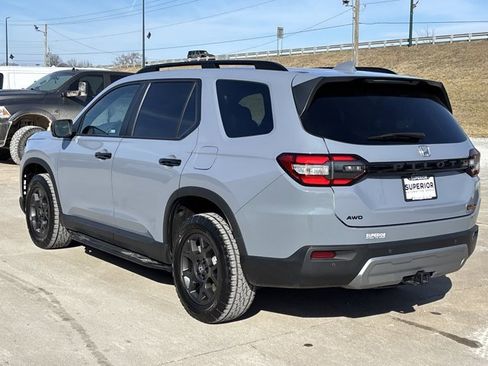 Used 2023 Honda Pilot TrailSport image 10