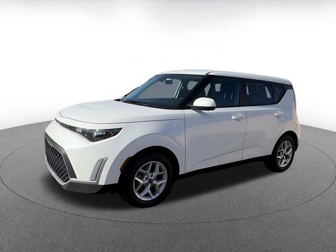Used 2025 Kia Soul LX w/ LX Technology Package FWD image 8