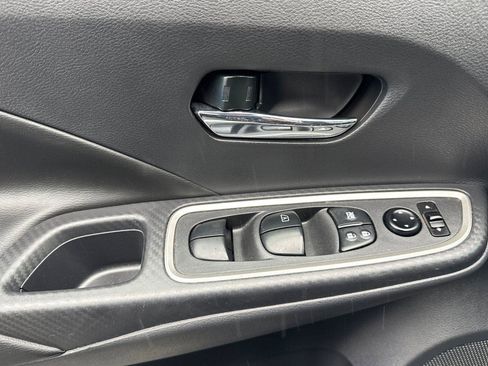 Used 2022 Nissan Versa SR image 10