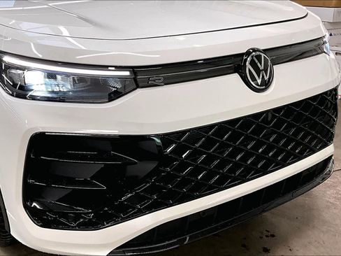 New 2026 Volkswagen Tiguan SE R-Line image 34
