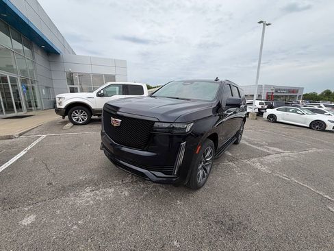 Used 2023 Cadillac Escalade Sport AWD/4WD image 2
