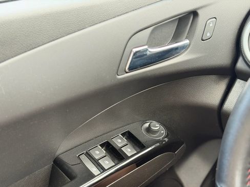 Used 2019 Chevrolet Sonic LT FWD image 22