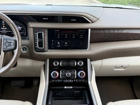 Used 2022 GMC Yukon XL Denali AWD/4WD image 24