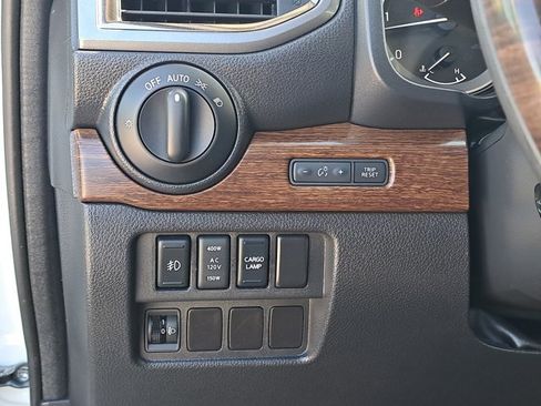 Used 2017 Nissan Titan Platinum Reserve image 26