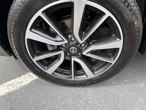 Used 2019 Nissan Rogue SL w/ Premium Package AWD/4WD image 11