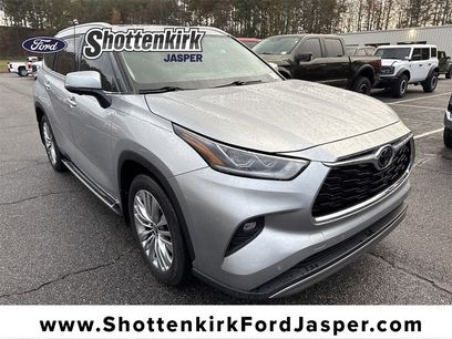 Used 2024 Toyota Highlander LE