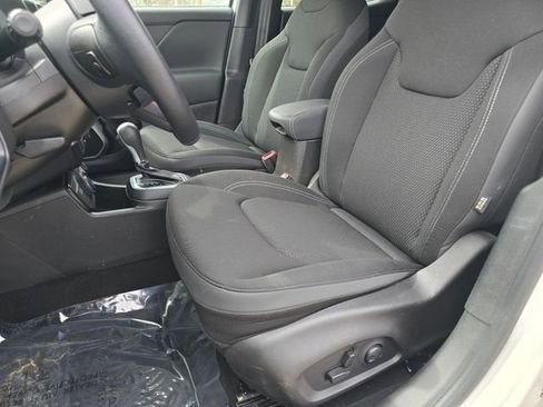 Used 2023 Jeep Renegade Latitude w/ Premium Group image 5