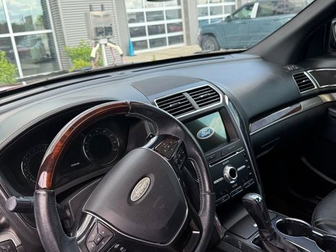 Used 2018 Ford Explorer Platinum AWD/4WD image 12