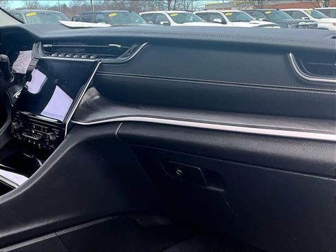 Used 2023 Jeep Grand Cherokee L Limited w/ Black Appearance Package image 22