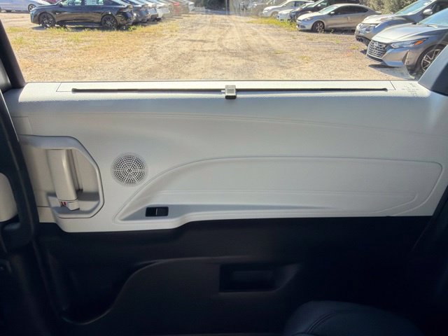 Used 2026 Toyota Sienna XSE FWD image 19