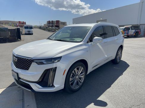 Used 2022 Cadillac XT6 Premium Luxury w/ Technology Package FWD image 32