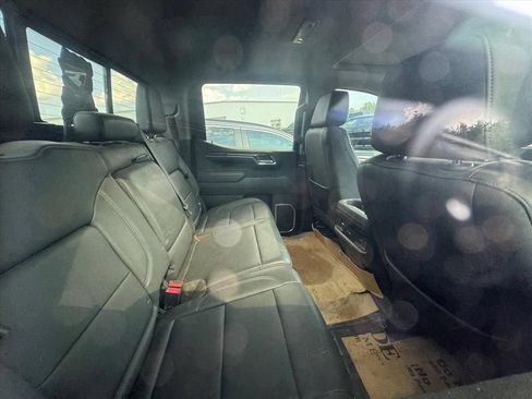 Used 2024 Chevrolet Silverado 1500 LT Trail Boss w/ Convenience Package II AWD/4WD image 4