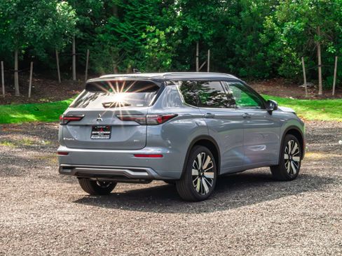 New 2025 Mitsubishi Outlander SEL image 8