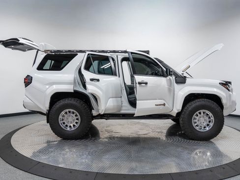 Used 2025 Toyota 4Runner Trailhunter image 37