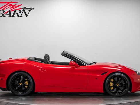 Used 2016 Ferrari California T RWD image 6