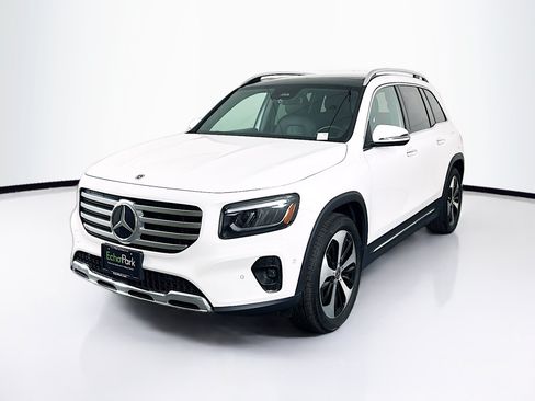 Used 2025 Mercedes-Benz GLB 250 image 3