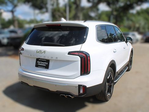 Used 2024 Kia Telluride EX w/ EX Captain's Chair Package FWD image 7