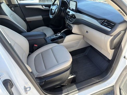 Used 2020 Ford Escape SEL image 13