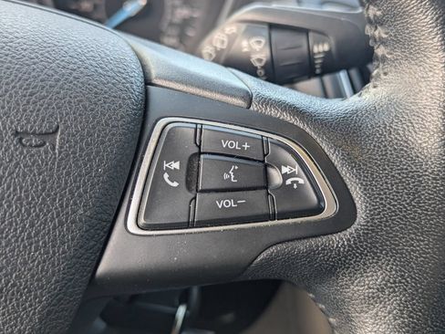 Used 2015 Ford Focus SE w/ Equipment Group 201A FWD image 17