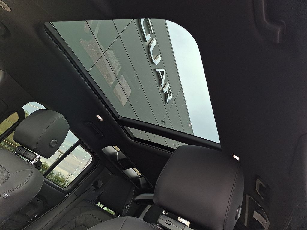 New 2026 Land Rover Defender 110 X-Dynamic SE AWD/4WD image 10