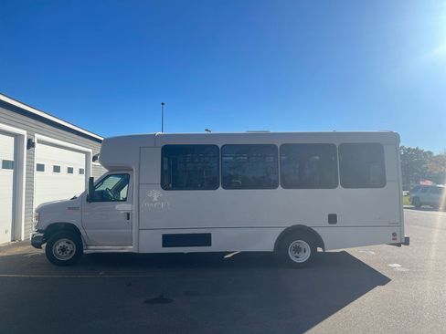 Used 2019 Ford E-450 and Econoline 450 Super Duty w/ Shuttle Bus Prep Package image 4