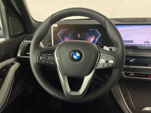 Used 2026 BMW X5 sDrive40i w/ Premium Package image 13